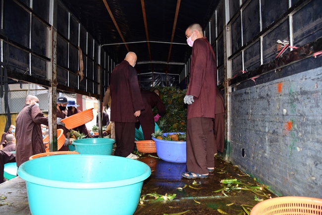 Chùa Hoằng Pháp: Tiếp tục hỗ trợ người dân khó khăn trong đại dịch Covid (đợt 8)